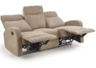Tai šviesiai rudos spalvos trivietė sofa su paminkštintais apmušalais ir individualiai reguliuojamais mechanizmais kiekvienam sėdimajam segmentui, puikiai tinkanti patogiam poilsiui namuose.