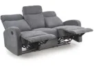 Tai pilkos spalvos trivietė sofa su paminkštintais apmušalais ir individualiai reguliuojamais mechanizmais kiekvienam sėdimajam segmentui, puikiai tinkanti patogiam poilsiui namuose.
