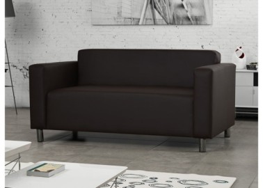 Modernaus dizaino, solidi ir stilinga dvivietė sofa tamsiai rudos spalvos