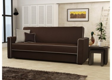 Klasikinio stiliaus sofa-lova su pagalvėlėmis ir dekoratyviomis siūlėmis rudos ir kreminės spalvos