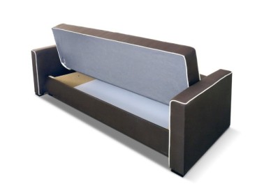 Klasikinio stiliaus sofa-lova su pagalvėlėmis ir dekoratyviomis siūlėmis rudos ir kreminės spalvos patalynės dėžė