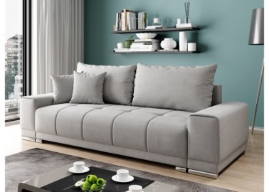 Šiuolaikiška modernaus dizaino sofa-lova su pagalvėlėmis, aptraukta švelniu gobelenu šviesiai pilkos spalvos