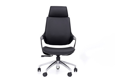 Juodos spalvos darbo kėdė su ratukais, reguliuojamo aukščio funkcija ir reguliuojamu pasvirimo kampu
