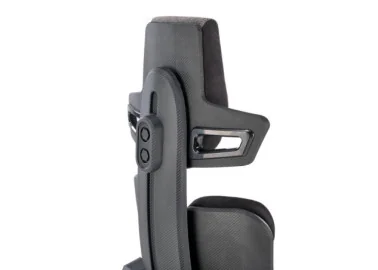 Ši žaidimų kėdė yra ergonomiškai sukurta tam, kad suteiktų išskirtinį komfortą ir palaikymą ilgiems darbo ar žaidimų seansams.

Jos ryškus pilkos ir juodos spalvos dizainas ne tik pritraukia dėmesį, bet ir suteikia stiliaus jūsų erdvei, o reguliuojami elementai užtikrina, kad ji puikiai prisitaikytų prie individualių jūsų poreikių.