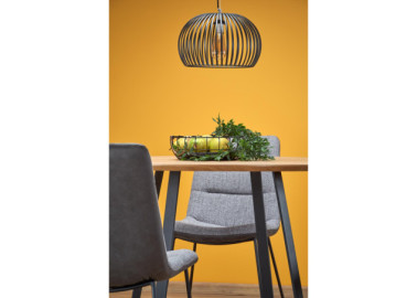 Apvalus stalas „Looper 2“ su medžio drožlės plokštės stalviršiu ir modernia metaline kojų konstrukcija.
Subtilus dizainas, idealiai tinkantis tiek jaukiems, tiek moderniems interjerams.