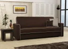 Klasikinio stiliaus sofa-lova su pagalvėlėmis ir dekoratyviomis siūlėmis rudos ir kreminės spalvos patalynės dėžė