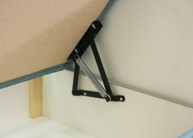 Minimalistinio dizaino praktiška kušetė vaikų kambariui mėlynos spalvos