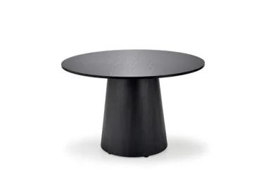 Modernus apvalus stalas su tamsiu, elegantišku paviršiumi ir platėjančiu pagrindu.