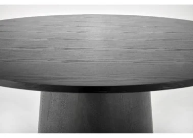 Modernus apvalus stalas su tamsiu, elegantišku paviršiumi ir platėjančiu pagrindu.