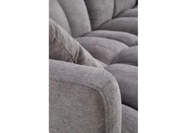 Elegantiško dizaino pilkos spalvos sofa su aukštomis siauromis kojelėmis. Sofa turi relaksacinę funkciją - nugaros atlošas atsilenkia atgal, taip sukuriant erdvę poilsiui, o pilnai nulenkus žemyn - plačią miegamą erdvę.