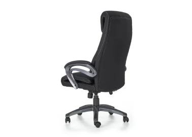 Ši biuro kėdė yra ergonomiška, su aukštu atlošu, galvos atrama bei patogia, reguliuojama sėdimąja dalimi.

Tvirtas dizainas, kokybiška apdaila ir judrumą užtikrinantys ratukai suteikia komfortą ir efektyvumą dirbant prie stalo.