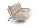 Smėlio spalvos minkšta lyg debesėlis sofa-lova Pillow su minkštu gobeleno paviršiumi, turinti pakeliamu šonu funkciją ir medines kojeles. Universalus baldas, kuris puikiai tinka naudoti tiek sėdėjimui, tiek miegui, pasižymi šiuolaikišku dizainu ir patogumu.