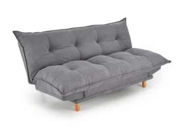 Pilkos spalvos sofa-lova Pillow su minkštu gobeleno paviršiumi, turinti pakeliamu šonu funkciją ir medines kojeles. Universalus baldas, kuris puikiai tinka naudoti tiek sėdėjimui, tiek miegui, pasižymi šiuolaikišku dizainu ir patogumu.