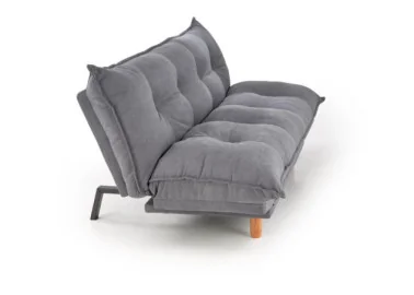 Pilkos spalvos sofa-lova su minkštu čiužiniu, turinti pakeliamus šonus ir medines kojeles. Universalus baldas, kuris puikiai tinka naudoti tiek sėdėjimui, tiek miegui, pasižymi šiuolaikišku dizainu ir patogumu