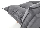 Pilkos spalvos sofa-lova su minkštu čiužiniu, turinti pakeliamus šonus ir medines kojeles. Universalus baldas, kuris puikiai tinka naudoti tiek sėdėjimui, tiek miegui, pasižymi šiuolaikišku dizainu ir patogumu