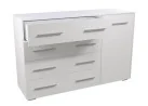 minimalistinio dizaino komoda baltos spalvos su sidabro spalvos rankenėlėmis.