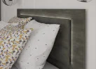 modernaus dizaino lova su stalčium patalynei ir led apšvietimu galvūgalyje
