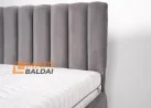 Pilkos spalvos lova KAI-ETN - elegantiško dizaino dvigulė funkcionali lova su patalynės dėže, kietu dugnu ir natūralios medienos grotelėmis. Lova skirta 160x200 cm čiužiniui.