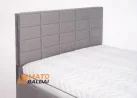 Pilkos spalvos veliūrinė dvigulė elegantiško dizaino lova KAI-SIT su patalynės dėže, kietu dugnu ir natūralios medienos grotelėmis. Lova skirta 160x200 cm čiužiniui.