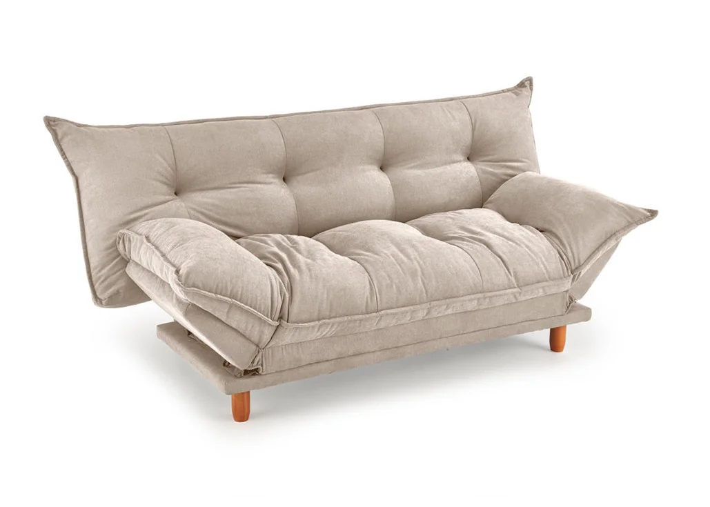 Smėlio spalvos minkšta lyg debesėlis sofa-lova Pillow su minkštu gobeleno paviršiumi, turinti pakeliamu šonu funkciją ir medines kojeles. Universalus baldas, kuris puikiai tinka naudoti tiek sėdėjimui, tiek miegui, pasižymi šiuolaikišku dizainu ir patogumu.