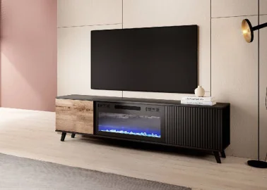 Tai modernus TV staliukas su integruotu elektriniu židiniu, derinantis natūralios medienos fanerą ir juodus dekoratyvinius elementus.Jo minimalistinis dizainas kartu su židinio funkcija suteikia ne tik praktiškumo, bet ir jaukumo bei estetikos bet kokiam gyvenamajam kambariui.