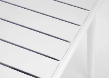 Bosco baltas kvadratinis stalas – minimalistinis ir stilingas sprendimas jūsų interjerui.