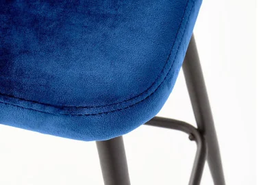 Stilinga ir moderni baro kėdė H96. Subtili mėlyna spalva, juodos metalinės kojelės ir aukščio reguliavimo funkcija užtikrina patogumą bei eleganciją jūsų erdvėje.