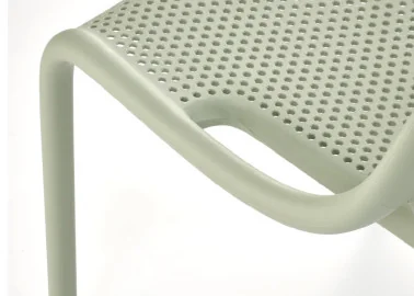 Minimalistinio stiliaus plastikinė mėtinės spalvos kėdė K532, puikiai papildys jūsų interjerą.