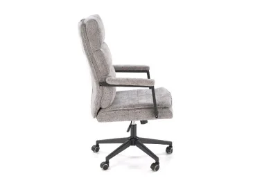 Kėdė ADRIANO turi ergonomišką dizainą, pasukamą mechanizmą ir guminius ratukus, kurie užtikrina patogų ir lengvą naudojimą. Ji puikiai tinkama naudoti tiek darbui, tiek poilsiui.