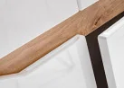 modernaus dizaino svetainės baldų komplektas baltos ir rudos artisano ąžuolo spalvos.