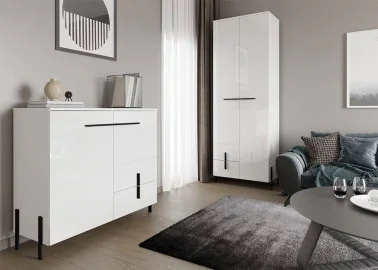 modernaus dizaino komoda baltos ir juodos spalvos su aukštom kojelėm.