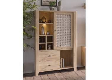 Komoda rudos spalvos su rotango imitacijos fasadais, itin derės boho stiliaus interjere.