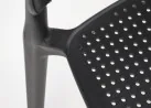 Elegantiško dizaino juoda metalinė kėdė K514 su juodomis kojelėmis.