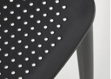 Elegantiško dizaino juoda metalinė kėdė K514 su juodomis kojelėmis.