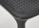 Elegantiško dizaino juoda metalinė kėdė K514 su juodomis kojelėmis.