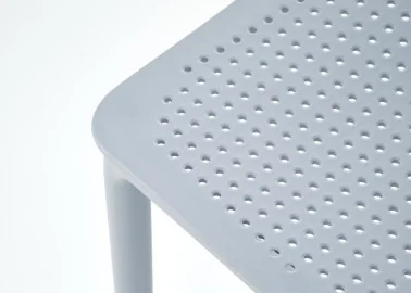 Elegantiško dizaino šviesiai mėlyna metalinė kėdė K514 su metalinėmis kojelėmis.