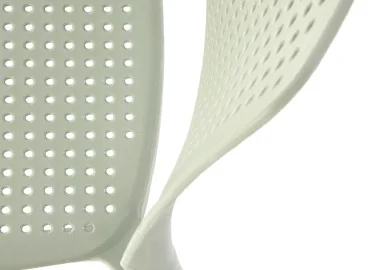 Elegantiško dizaino mėtinės spalvos metalinė kėdė K514 su mėtinės spalvos metalinėmis kojelėmis.