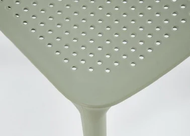 Elegantiško dizaino mėtinės spalvos metalinė kėdė K514 su mėtinės spalvos metalinėmis kojelėmis.