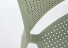 Elegantiško dizaino mėtinės spalvos metalinė kėdė K514 su mėtinės spalvos metalinėmis kojelėmis.