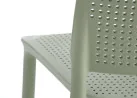 Elegantiško dizaino mėtinės spalvos metalinė kėdė K514 su mėtinės spalvos metalinėmis kojelėmis.