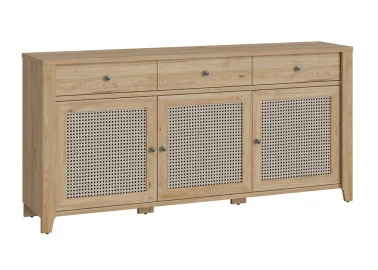 Komoda rudos spalvos su rotango imitacijos fasadais, itin derės boho stiliaus interjere.