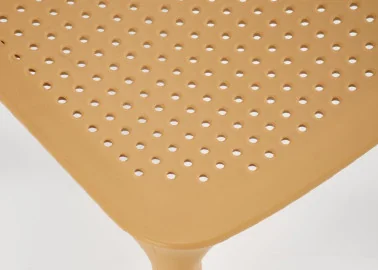 Elegantiško dizaino oranžinė metalinė kėdė K514 su metalinėmis kojelėmis.