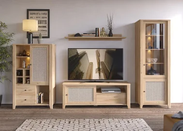 Rudos spalvos TV staliukas su rotango imitacijos fasadais, itin derės boho stiliaus interjere.