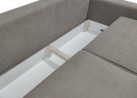 Minimalistinio dizaino pillkos spalvos sofa-lova su plačia miegamąja dalimi ir dėže patalynei.