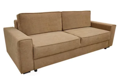 Minimalistinio dizaino rudos spalvos sofa-lova su plačia miegamąja dalimi ir dėže patalynei.