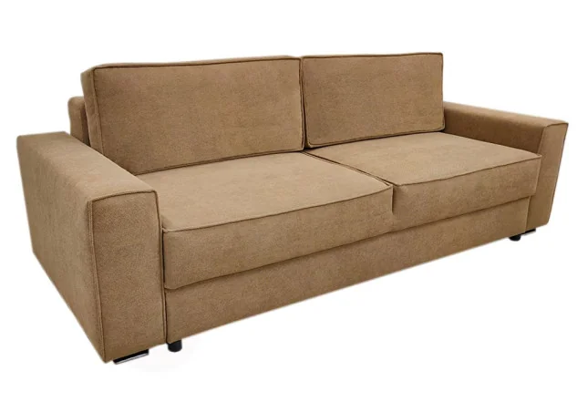 Minimalistinio dizaino rudos spalvos sofa-lova su plačia miegamąja dalimi ir dėže patalynei.