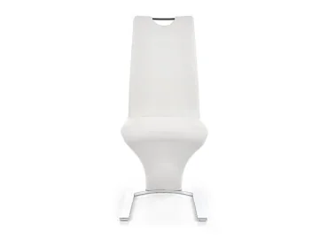 Moderni kėdė K188 su chromuotu metalo rėmu ir baltais eko odos apmušalais. Puikiai dera šiuolaikiniame interjere, tinkama tiek valgomajam, tiek biurui. Ergonomiška, lengvai perkeliamas dizainas ir ilgaamžė konstrukcija.