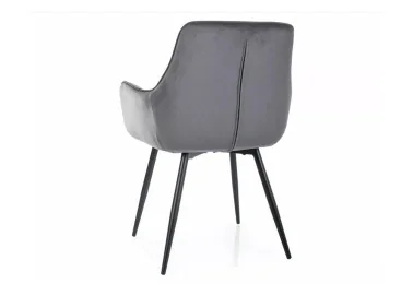 Apple Velvet kėdė su prabangiu pilkos spalvos veliūriniu audiniu bei matinio juodo metalo rėmu. Ergonomiškas baldo dizainas – idealus moderniam interjerui, suteikiant jaukumo ir elegancijos.