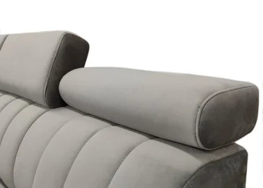 Modernus ir stilingas minkštas kampas su reguliuojamomis galvos atramomis, miego funkcija ir patalynės dėže.