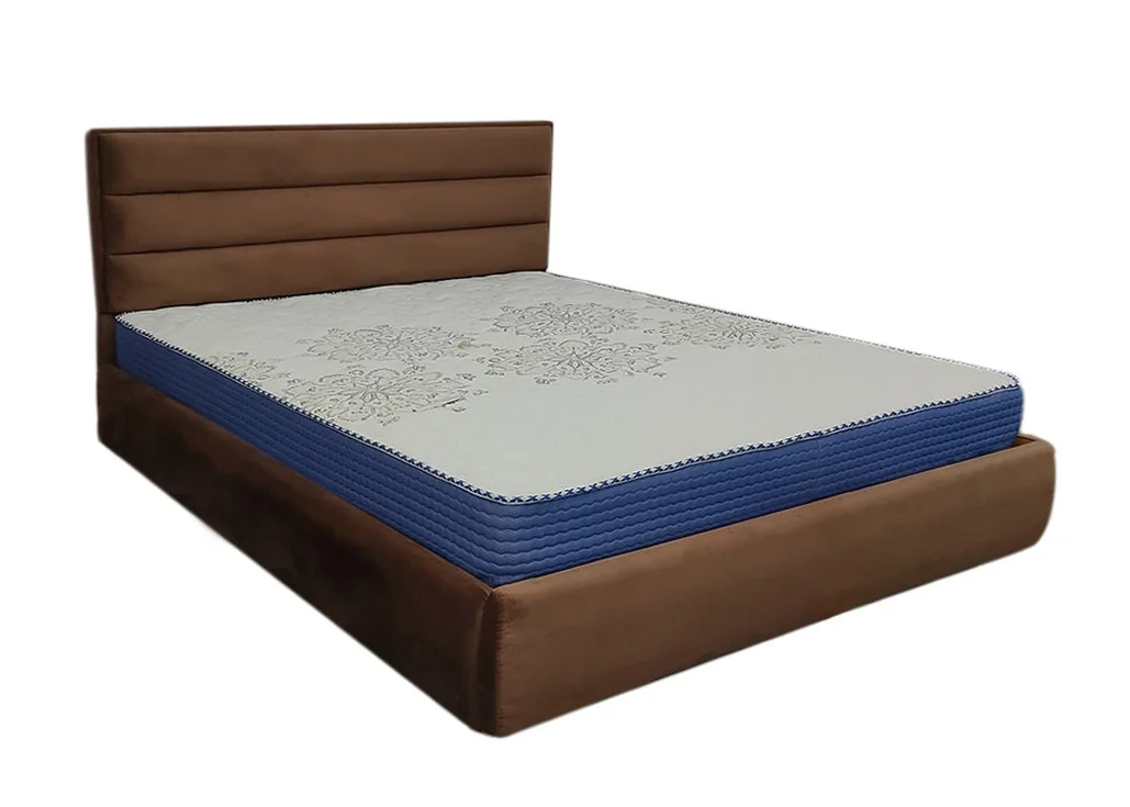 Rudos spalvos veliūrinė dvigulė elegantiško dizaino lova KAI-ADE su patalynės dėže, kietu dugnu ir natūralios medienos grotelėmis. Lova skirta 160x200 cm čiužiniui.